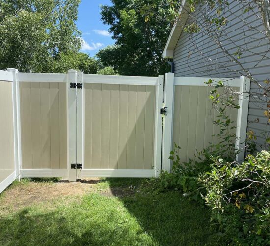 Two Tone Vinyl Privacy Fence Mn (5)